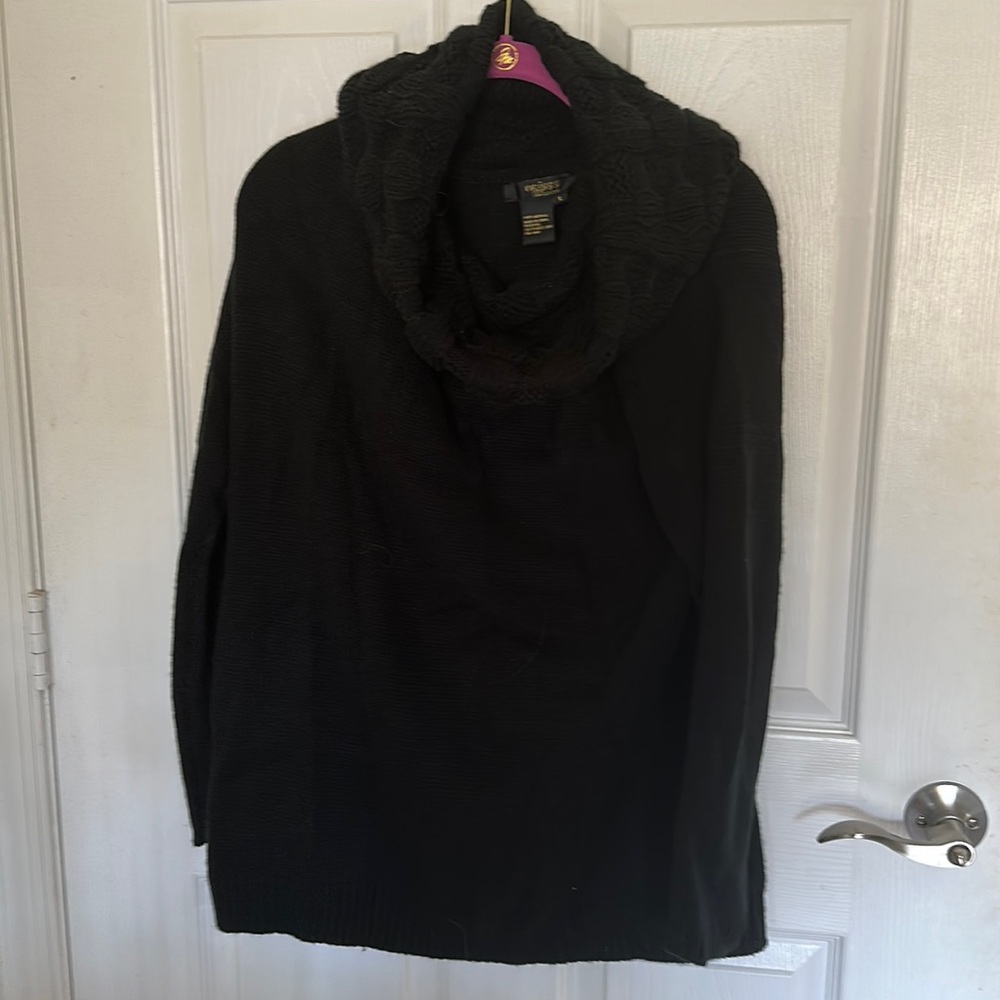 Twiggy, London. Beautiful Cowell neck sweater. Lightweight. Black. Size L.